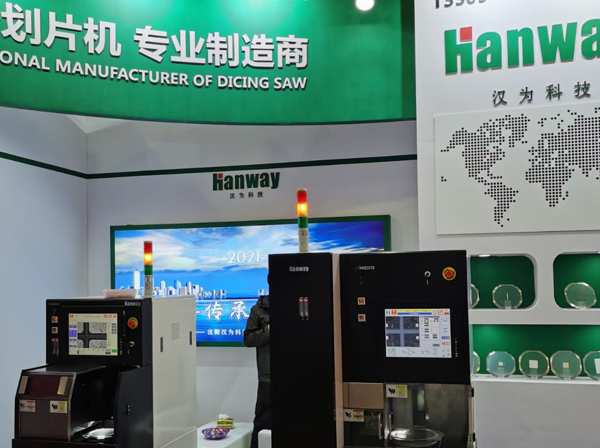 轴光栅全闭环控制+数学模子拟合，高细密划片机的精度更高！