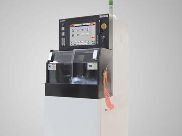 半导体划片机的切割精度可以抵达微米级别，能够知足半导体芯片制造的高精度要求